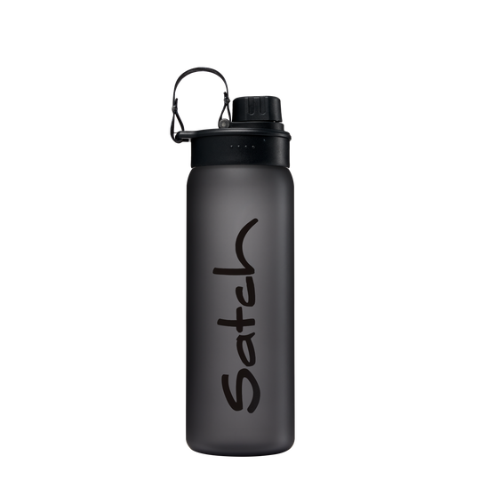 Graue Trinkflasche mit schwarzem Schraubdeckel und großem schwarzem „Satch“-Logo vorn.