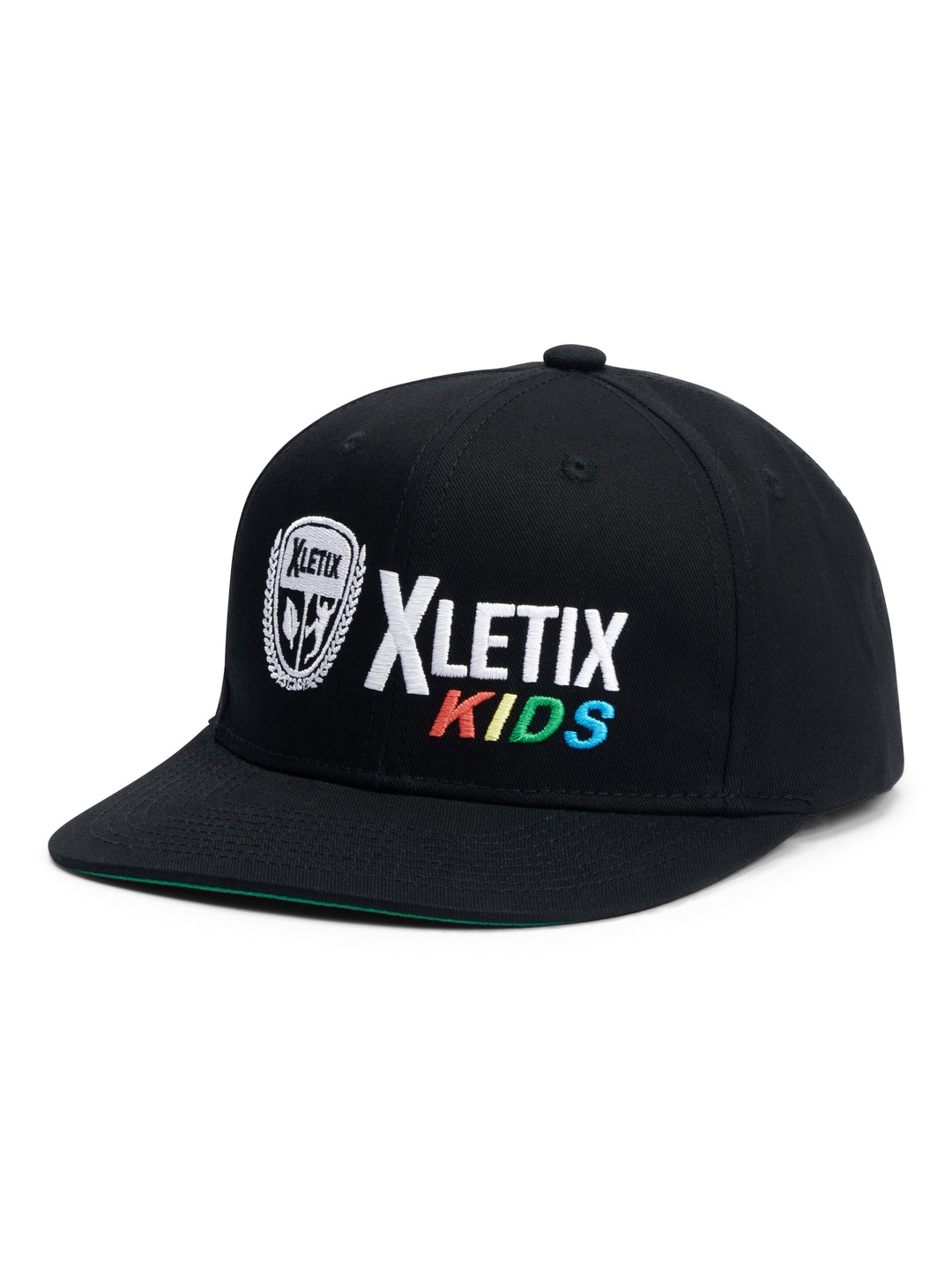 Schwarze Baseballkappe mit dem XLETIX Kids-Logo auf der Vorderseite.
