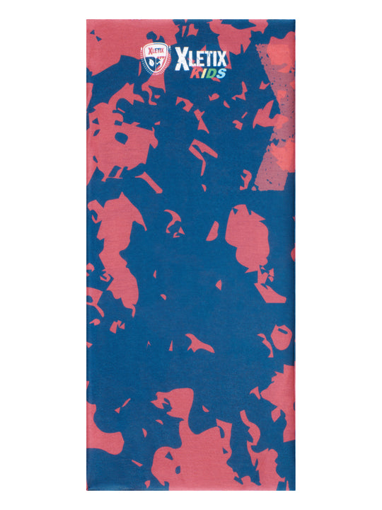 Ausgebreitetes Multifunktionstuch in rot-blauer Camouflage-Optik mit XLETIX Kids-Logo oben.