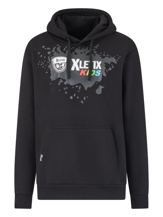 Schwarzer Hoodie mit Kapuze, Farbspritzer-Print und weißem XLETIX Kids-Logo auf der Vorderseite.