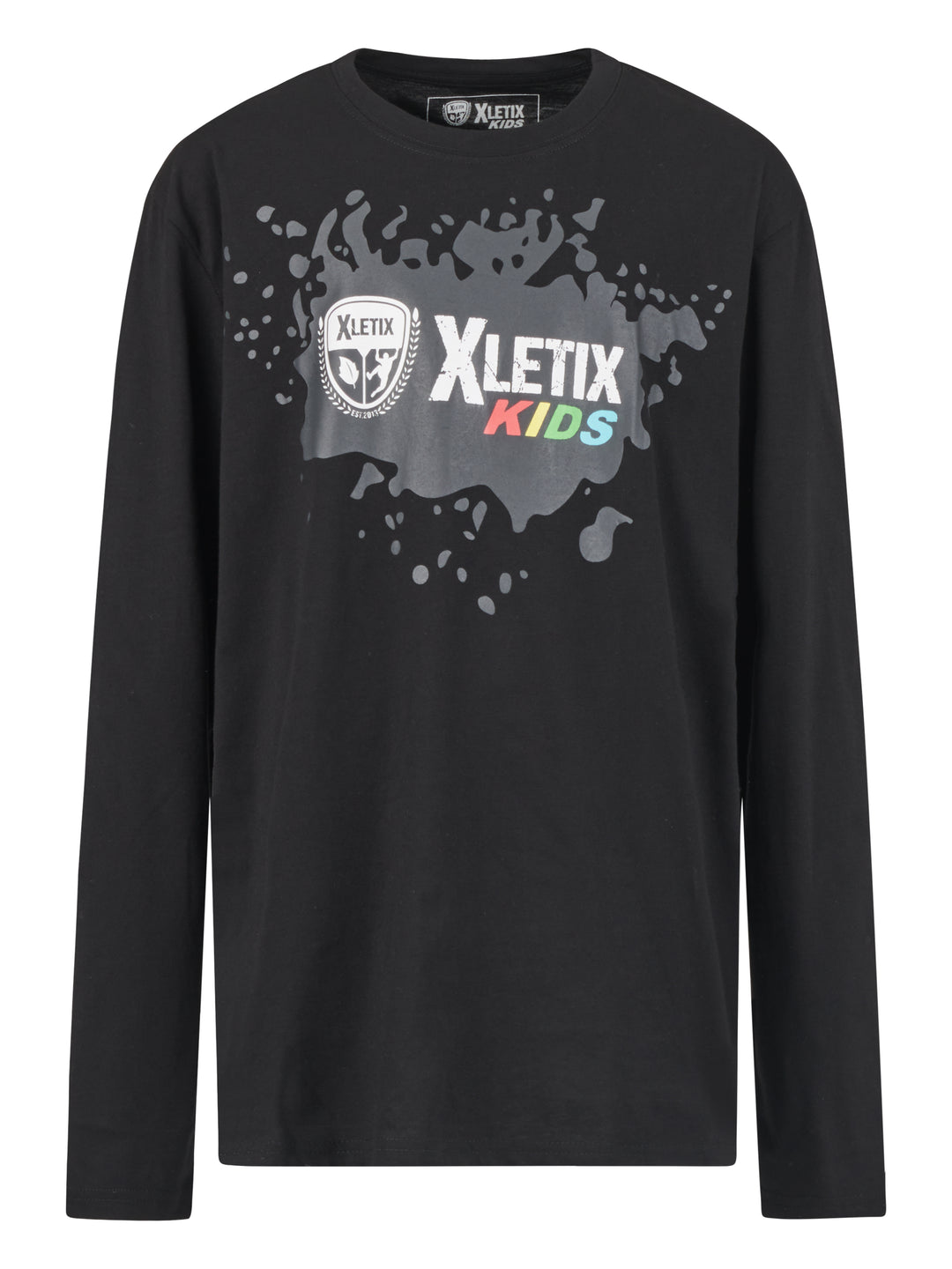 Schwarzes Langarmshirt mit großem XLETIX Kids-Logo auf grauer Farbspritzer-Grafik vorn.