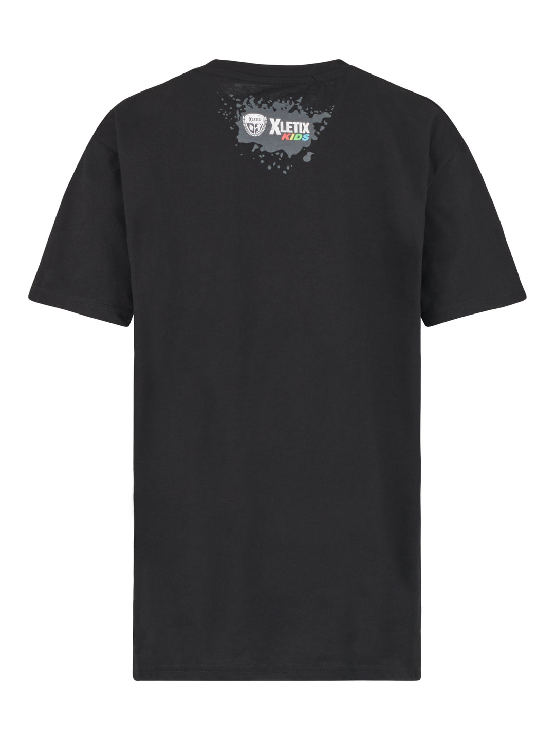 Rückseite des T-Shirts mit kleinem XLETIX Kids-Logo auf grauer Farbspritzer-Grafik oben.