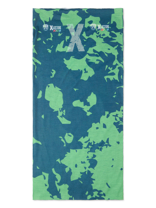 Grün-blaues Camouflage-Tuch, flach ausgelegt, mit zwei XLETIX Kids-Logos und großem X dazwischen.