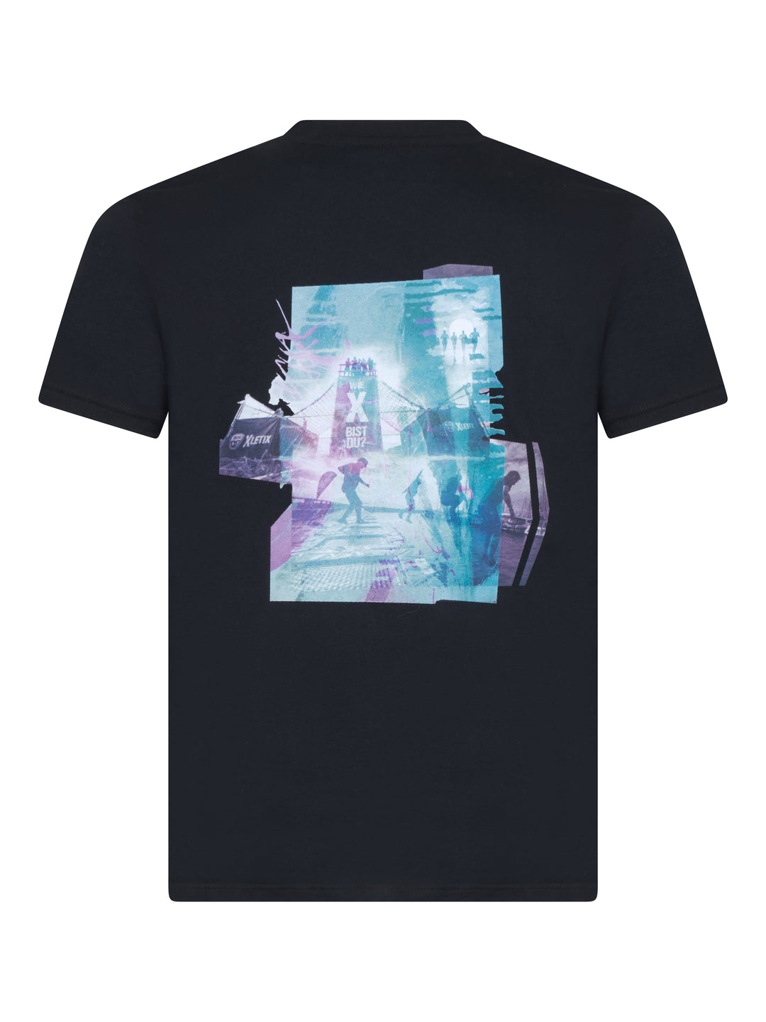 Schwarzes T-Shirt mit großflächigem Farb-Motiv in Blau- und Violetttönen, das Hindernisläufer vor einer Skyline zeigt.