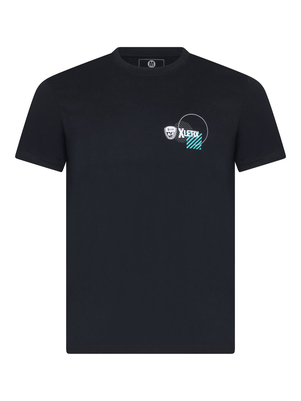 Schwarzes T-Shirt mit kleinem XLETIX-Logo links auf der Brust, darunter türkis-weißes Quadrat- und Linien-Design.